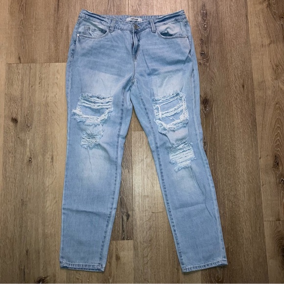 refuge Denim - Refuge Women’s Straight Leg Ripped Jeans | 100% Cotton | Size 8